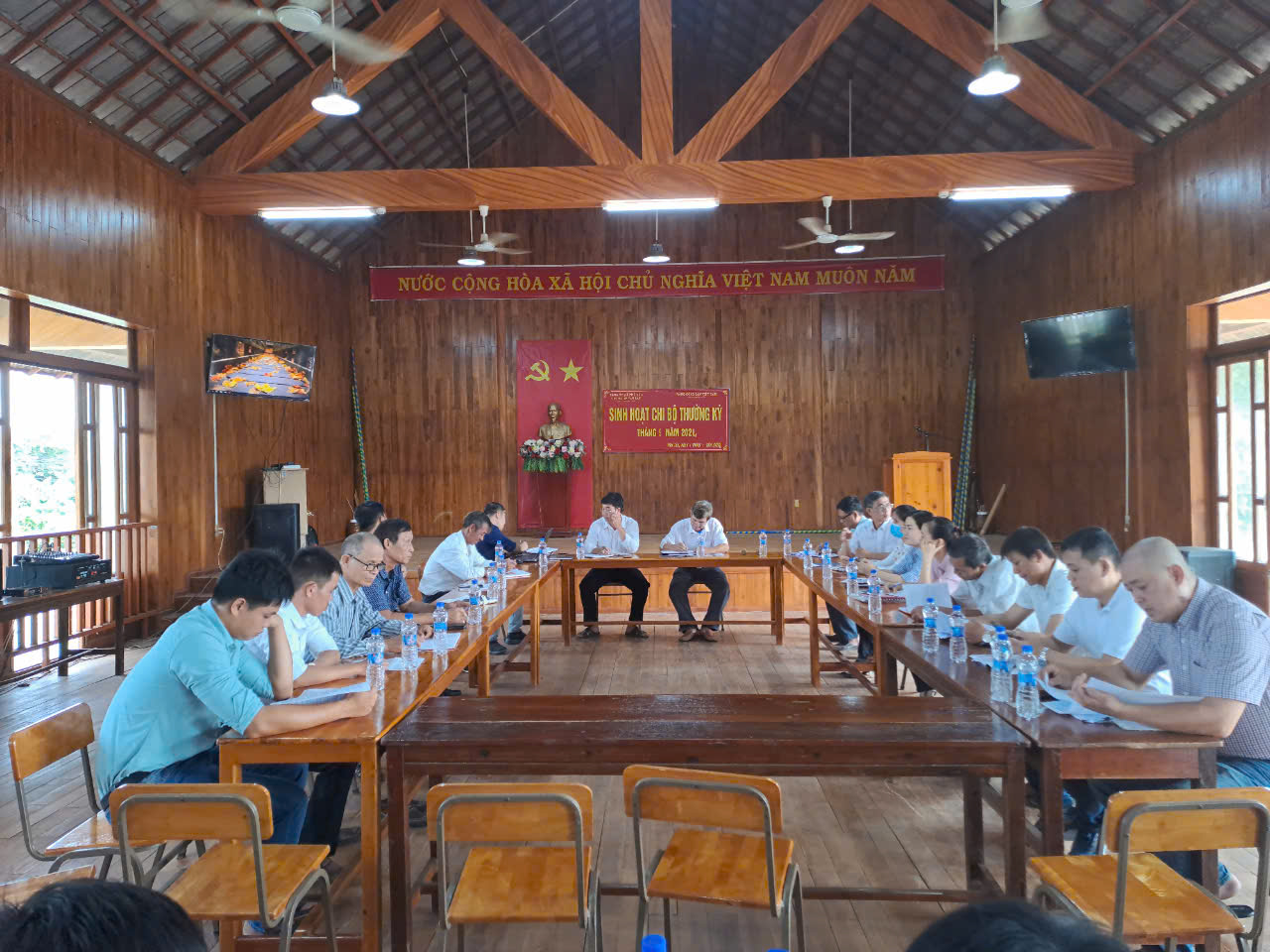 Giám sát sinh hoạt chi bộ thường kỳ tại Chi bộ ấp Tân Lập, Đảng ủy xã Phú Túc